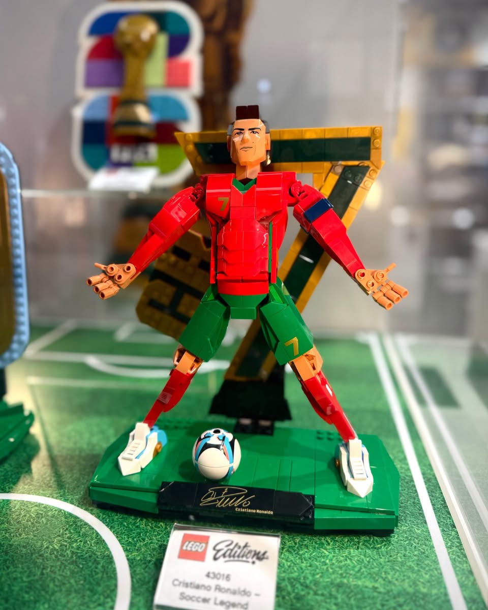 LEGO 43016 Cristiano Ronaldo Soccer Legend set