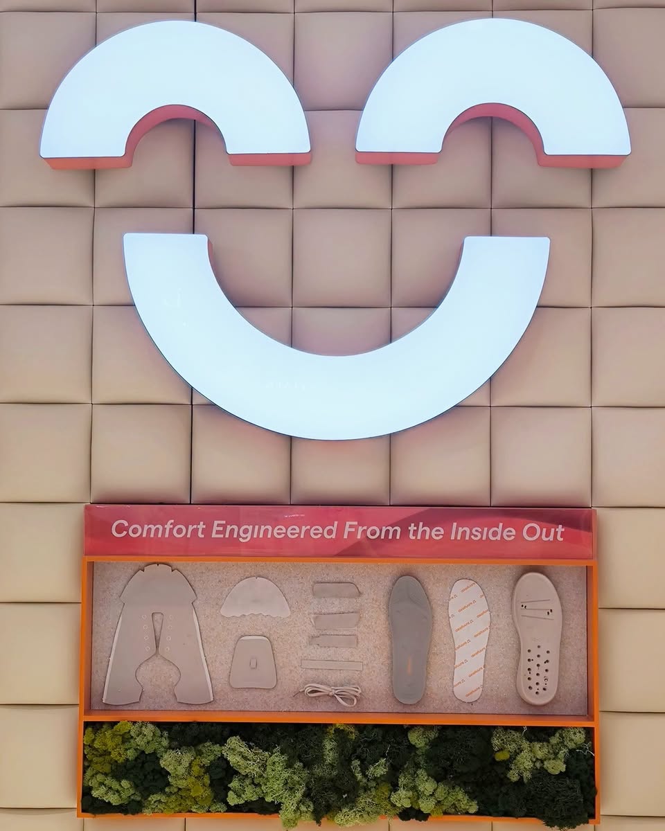 Comfort footwear display