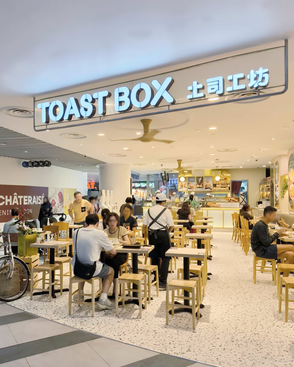 Toast Box Compass One dining area